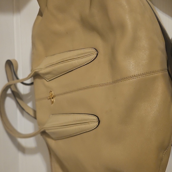Tan Leather Cecile Bag with Convertible Strap Extra large - Picture 4 of 13